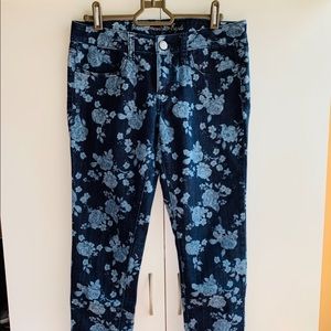 American Eagle Women’s Blue Flower Jeans